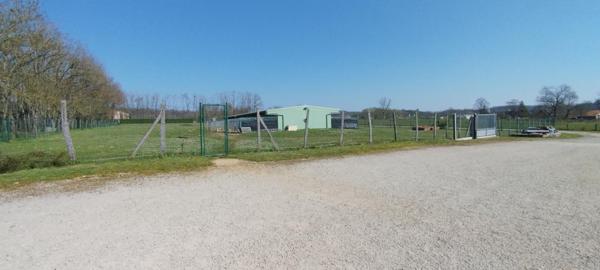 21000 DIJON 40 MINUTES - Fonds de commerce + Murs PENSION CANINE 123 M² en parfait état sur terrain 1 hectare