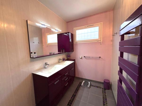 MAISON CONTEMPORAINE 4 PIECES AVEC SPA ET DEPENDANCES