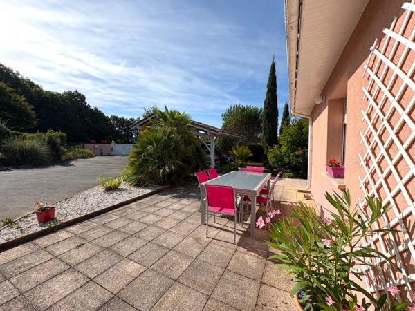 MAISON CONTEMPORAINE 4 PIECES AVEC SPA ET DEPENDANCES