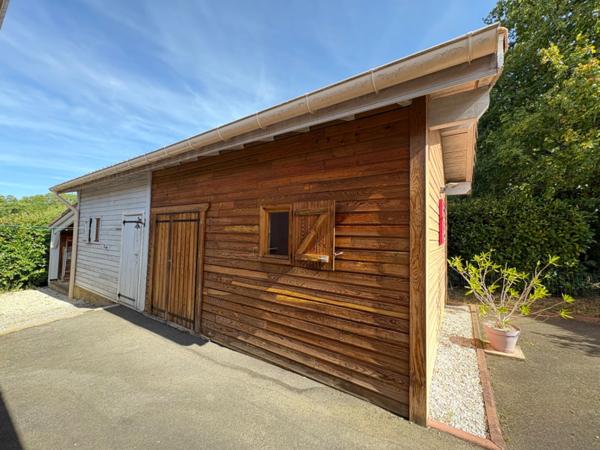 MAISON CONTEMPORAINE 4 PIECES AVEC SPA ET DEPENDANCES