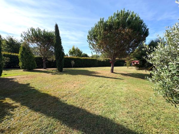 MAISON CONTEMPORAINE 4 PIECES AVEC SPA ET DEPENDANCES