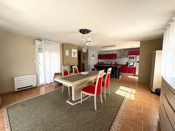 MAISON CONTEMPORAINE 4 PIECES AVEC SPA ET DEPENDANCES