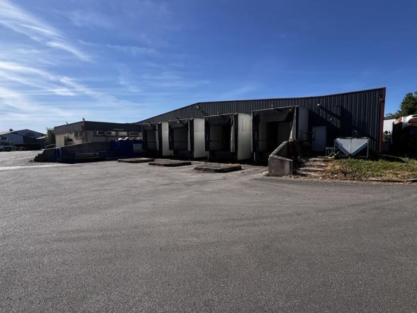 Entrepôt / Bâtiment d'activités 1 700 m² (Froid positif + Quais + Bureaux) à LAVAL