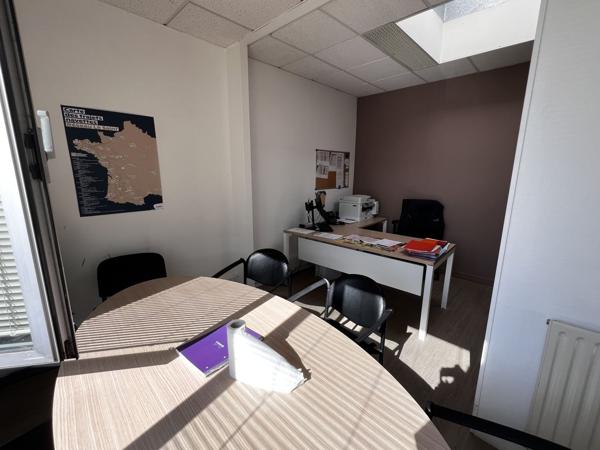 Entrepôt / Bâtiment d'activités 1 700 m² (Froid positif + Quais + Bureaux) à LAVAL
