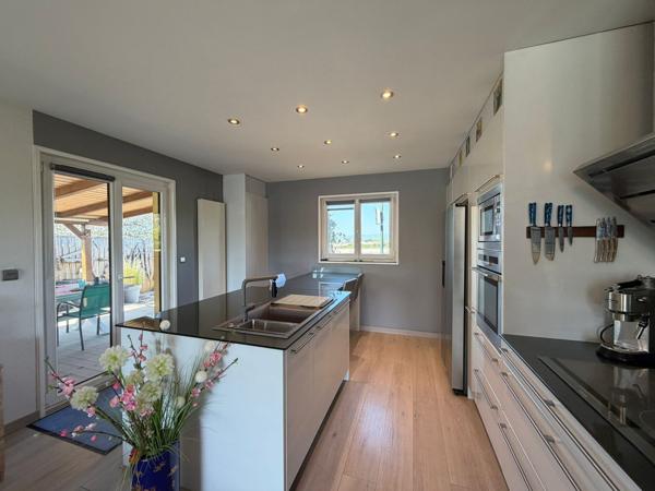 Maison de plain-pied 102 m² - Vue lac de Machilly - Sous-sol complet