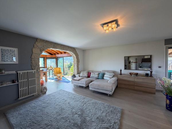 Maison de plain-pied 102 m² - Vue lac de Machilly - Sous-sol complet