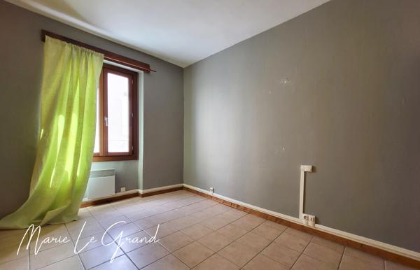 Immeuble
        
        - 164 m² Exclusivité 260 000 € *