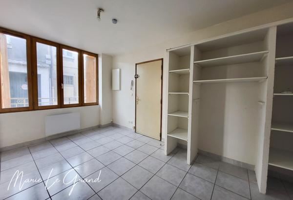 Immeuble
        
        - 164 m² Exclusivité 260 000 € *
