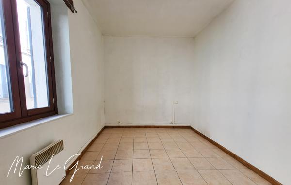 Immeuble
        
        - 164 m² Exclusivité 260 000 € *