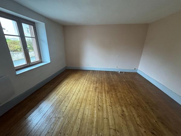 MAISON EN PIERRE  3 PIECES GRANGE  GARAGE  TERRAIN 277 M²  HERICOURT