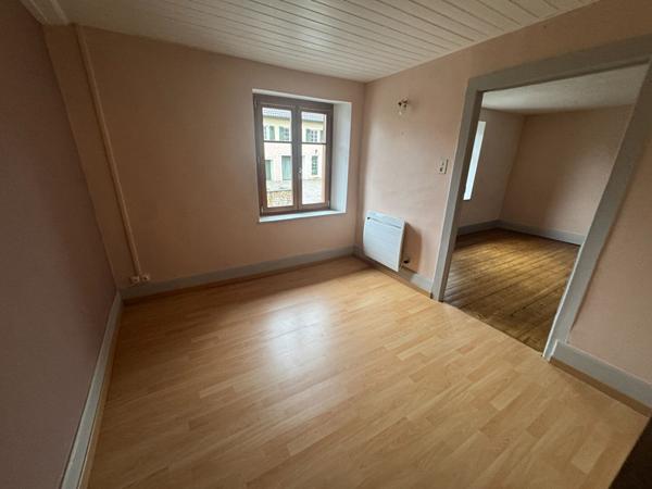 MAISON EN PIERRE  3 PIECES GRANGE  GARAGE  TERRAIN 277 M²  HERICOURT