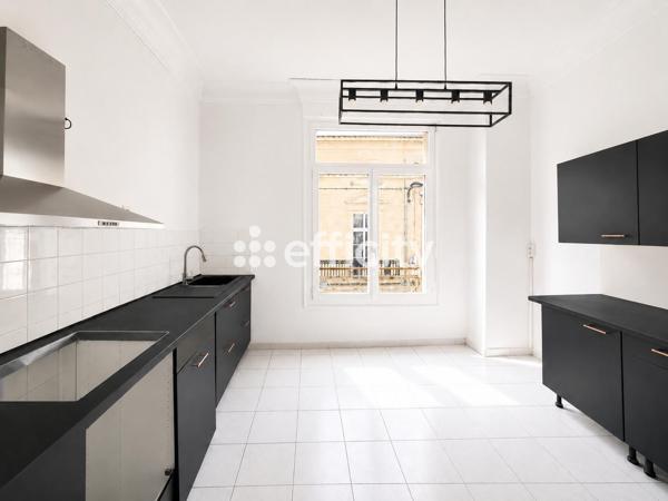 Appartement
         5 pièces
        - 126 m² 400 000 € *