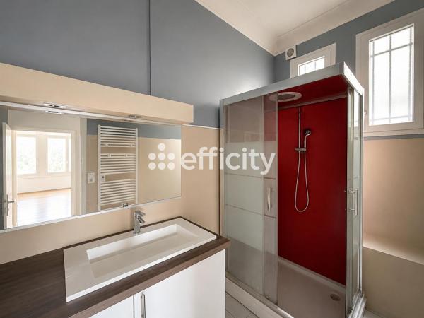 Appartement
         5 pièces
        - 126 m² 400 000 € *