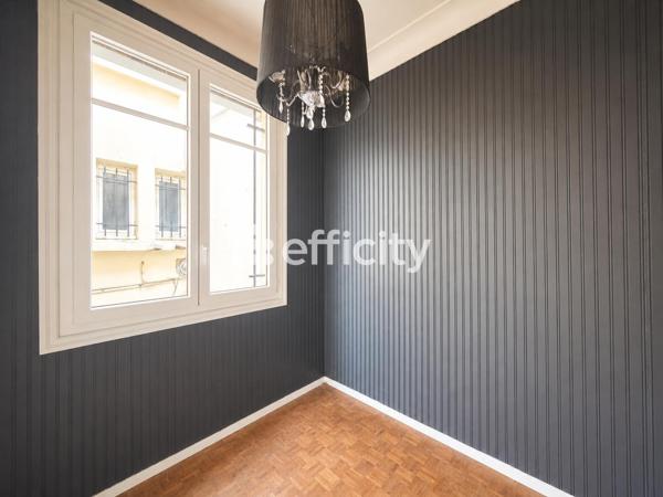 Appartement
         5 pièces
        - 126 m² 400 000 € *