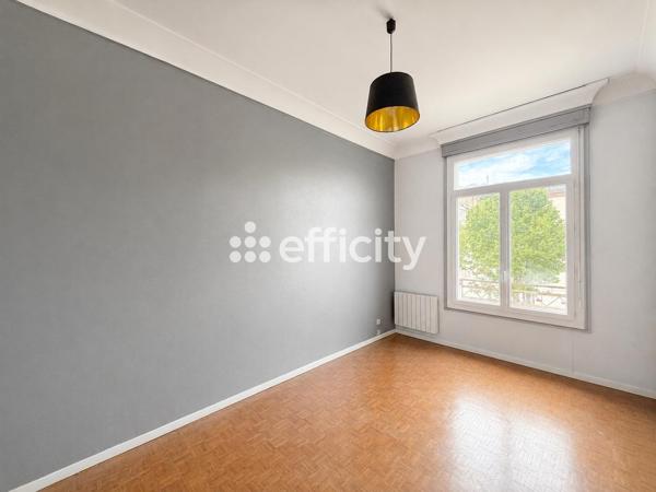 Appartement
         5 pièces
        - 126 m² 400 000 € *