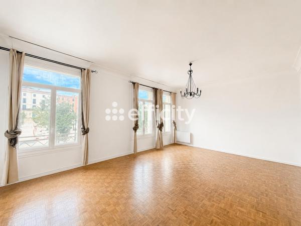 Appartement
         5 pièces
        - 126 m² 400 000 € *