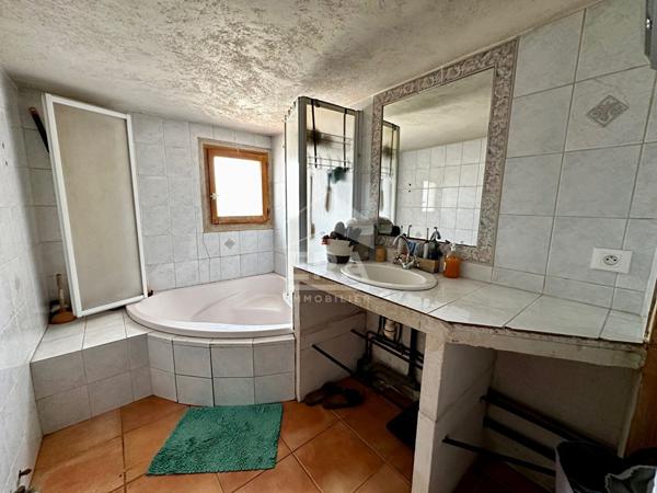 A VENDRE 13830 ROQUEFORT LA BEDOULE MAISON TYPE 4 DE 115 M² SUR 520 M² DE JARDIN GARAGE CAVE