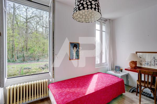 Chaville - Ursine - Belle maison familiale de 8 pièces €1 290 000 ** - Référence 676-C