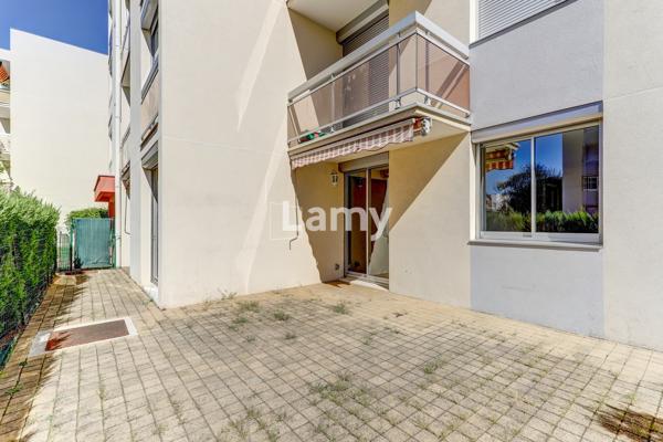 Appartement t3 75m² avec terrasse 30 m² en résidence sécurisée
