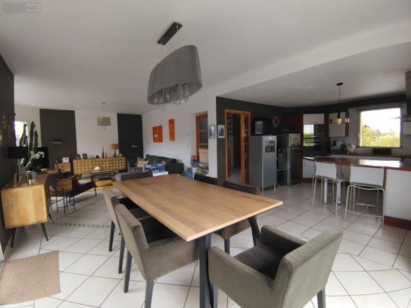 Maison individuelle à vendre à Lanmeur dans le Finistère (29620), ref : LAJA   
Centre BOURG