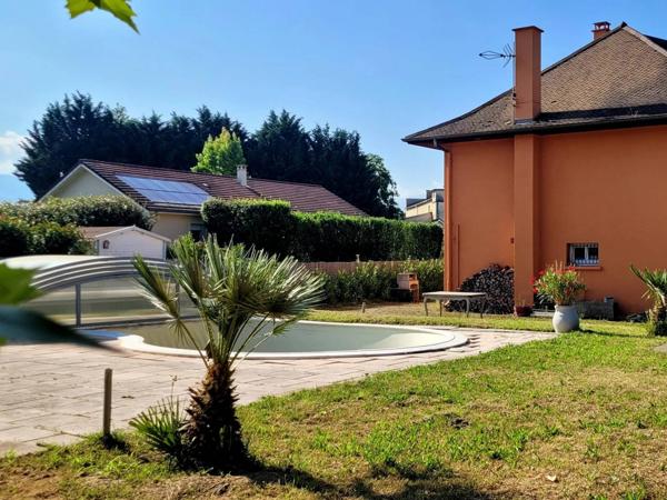 Maison T12 contemporaine de 265 m² sur parcelle de 1600 m² avec T3 indépendant