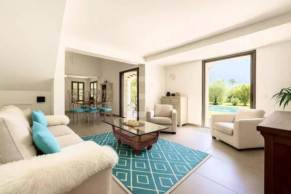 À vendre, propriété de charme en pierre avec vue dégagée et piscine, à proximité de Mougins et du golf de Saint-Donat