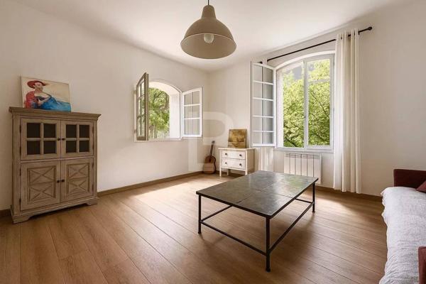 À vendre, propriété de charme en pierre avec vue dégagée et piscine, à proximité de Mougins et du golf de Saint-Donat