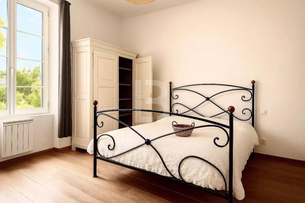 À vendre, propriété de charme en pierre avec vue dégagée et piscine, à proximité de Mougins et du golf de Saint-Donat