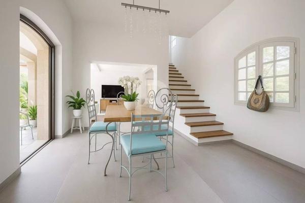 À vendre, propriété de charme en pierre avec vue dégagée et piscine, à proximité de Mougins et du golf de Saint-Donat