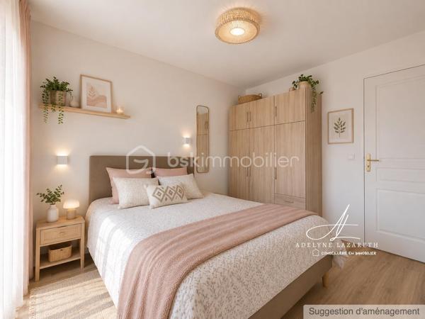 Situé dans un environnement calme et recherché sur la commune de Vieugy, venez découvrir ce superbe T3 de 64 m² en rez-de-jardin, parfaitement agencé et entretenu. 

Dès l'entrée, vous serez séduit par sa luminosité, ses volumes optimisés et ses nombreux rangements.

L'espace de vie se compose d'un salon-séjour, ouvert sur une cuisine moderne entièrement équipée, créant une pièce de vie chaleureuse et conviviale.

L'espace nuit comprend deux chambres, dont une bénéficiant de deux grands placards intégrés. Une salle d'eau moderne ainsi que des WC séparés complètent ce bien.

Véritable atout de cet appartement, son emplacement en rez-de-jardin vous permet de profiter d'une belle terrasse ouverte sur un grand jardin privatif, idéal pour les repas en extérieur, les moments de détente ou les jeux des enfants, dans un cadre verdoyant et paisible.

L'appartement est en excellent état : aucun travaux n'est à prévoir, vous n'aurez plus qu'à poser vos valises.

En complément, vous bénéficierez d'une cave privative, idéale pour le stockage, ainsi que de la possibilité d'acquérir un garage en supplément.

À découvrir sans tarder !
