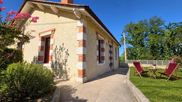 Maison rénovée avec garage et jardin en centre-ville