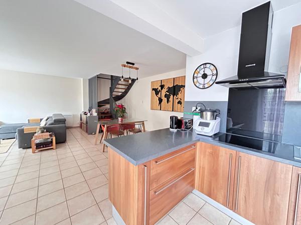 Montélimar sud Jolie Villa fonctionnelle, trois chambres, garage, jardin clos et arboré