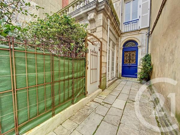 Appartement F2 à vendre  2 pièces - 38 m 2   ROCHEFORT  - 17