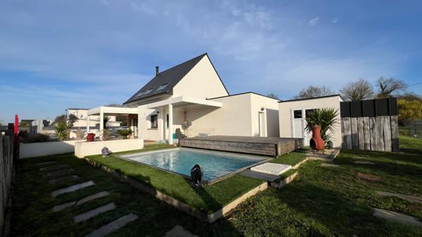 Maison contemporaine à proximité du bourg