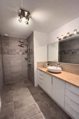 Maison contemporaine à proximité du bourg