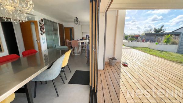 Maison contemporaine à proximité du bourg