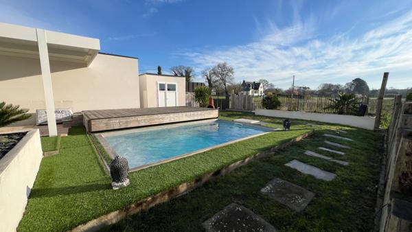 Maison contemporaine à proximité du bourg