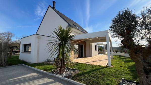 Maison contemporaine à proximité du bourg