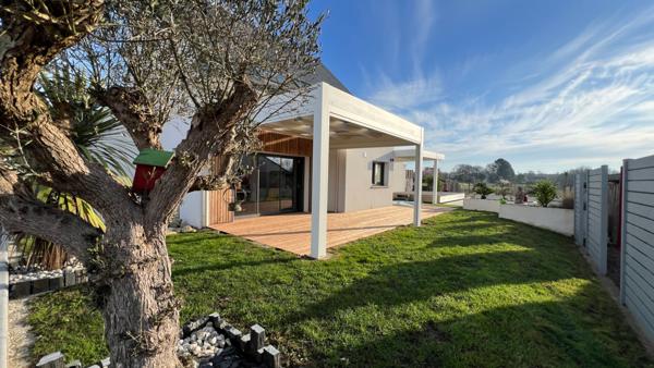 Maison contemporaine à proximité du bourg