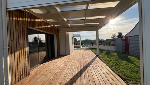 Maison contemporaine à proximité du bourg