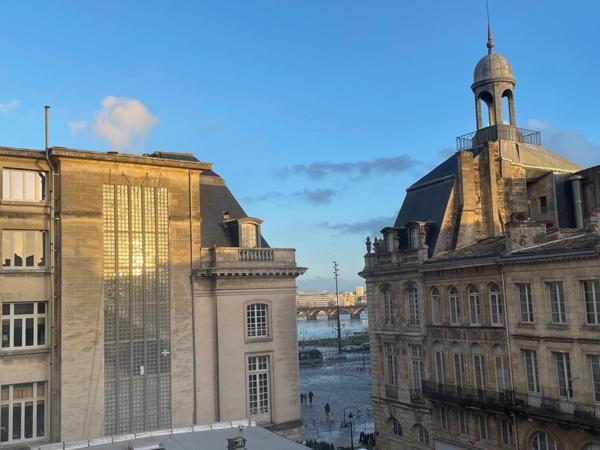 SUPERBE T3 de 79 m2 DERNIER ETAGE