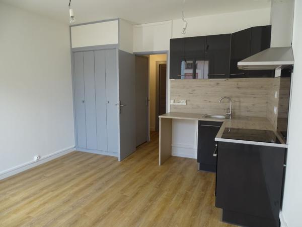 APPARTEMENT AVEC UNE CHAMBRE ET JARDIN COMMUN