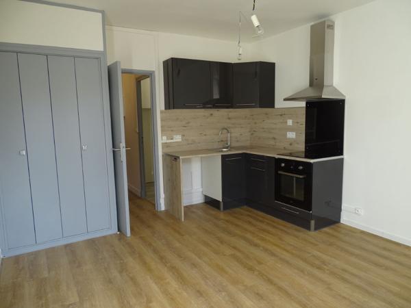 APPARTEMENT AVEC UNE CHAMBRE ET JARDIN COMMUN