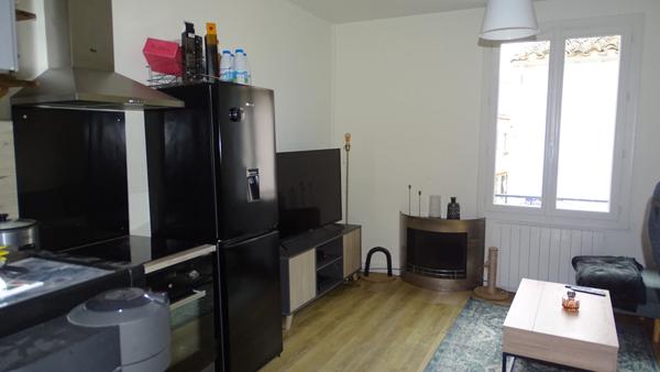 APPARTEMENT AVEC UNE CHAMBRE ET JARDIN COMMUN