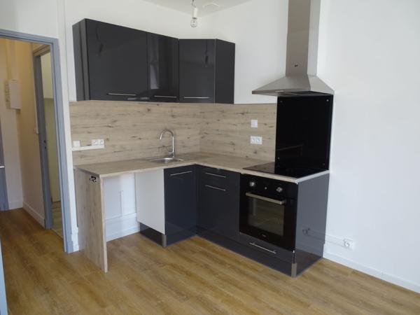 APPARTEMENT AVEC UNE CHAMBRE ET JARDIN COMMUN