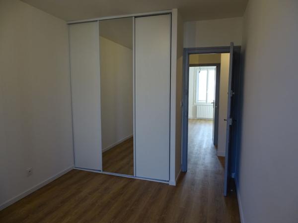 APPARTEMENT AVEC UNE CHAMBRE ET JARDIN COMMUN