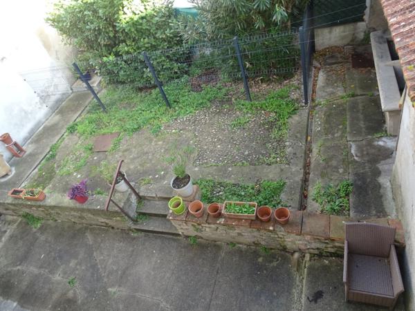 APPARTEMENT AVEC UNE CHAMBRE ET JARDIN COMMUN
