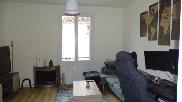 APPARTEMENT AVEC UNE CHAMBRE ET JARDIN COMMUN