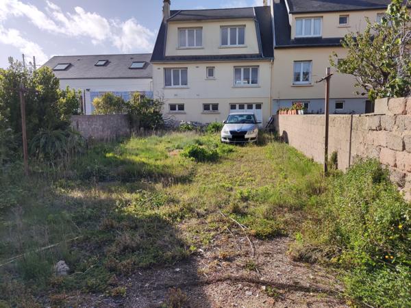 Maison
         2 pièces
        - 120 m² 237 000 € *