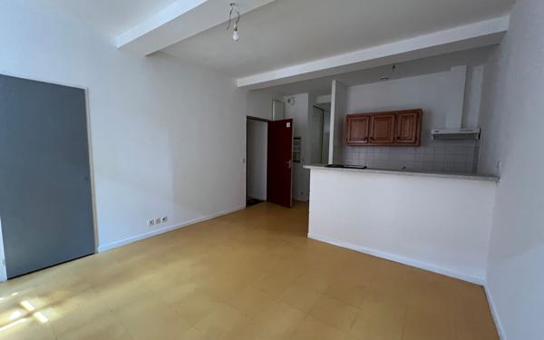 Immeuble à vendre    7 pièces •  Roquefort